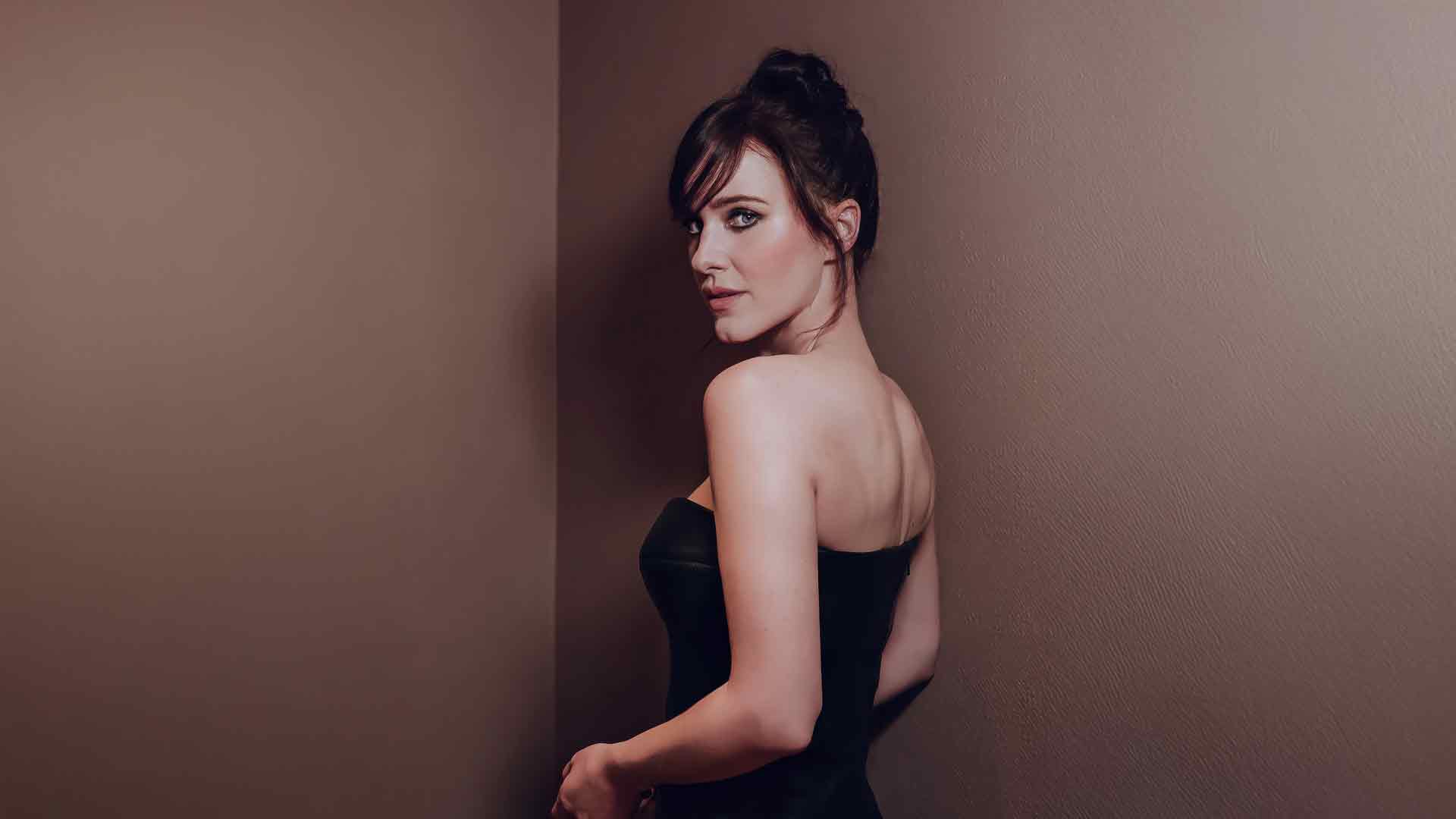 瑞秋·布罗斯纳安桌面壁纸