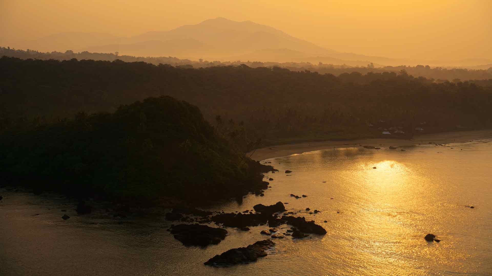 果阿海岸桌面壁纸
