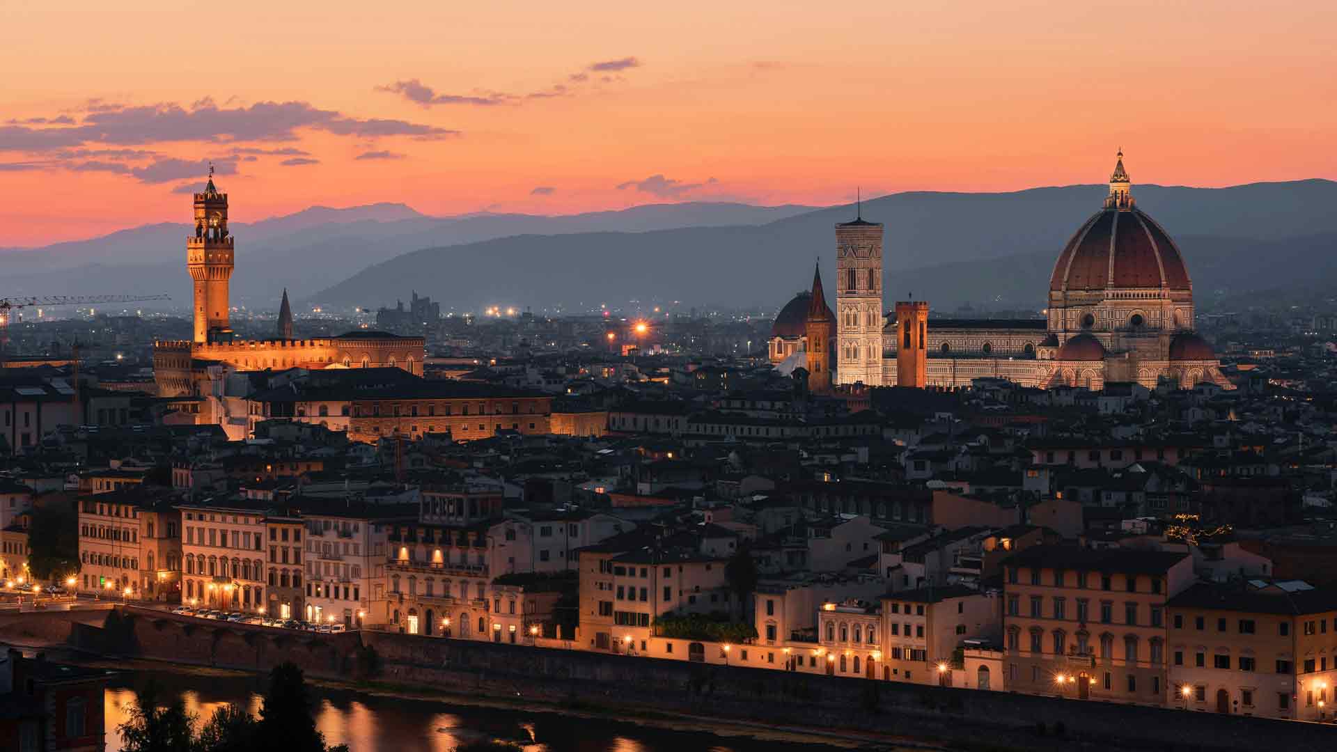 佛罗伦萨城市景观日落灯光建筑